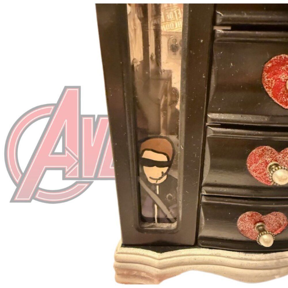 Hand-Painted Marvel Avengers Jewelry Box – One-of-a-Kind Wooden Organizer - Picture 3 of 14